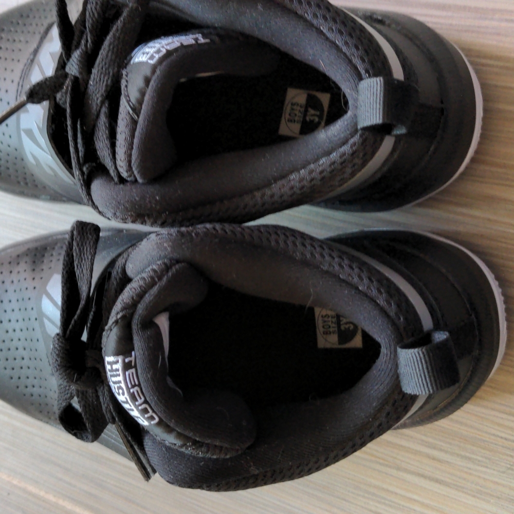 Boys black Nike basketball shoes sz. 3